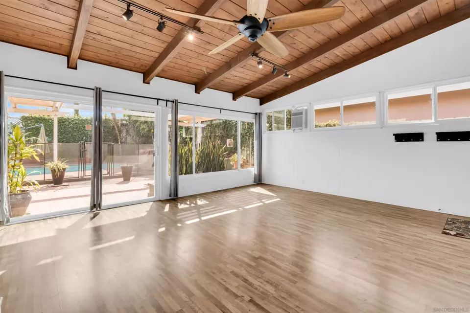 Living - 304 Kimball Ter, Chula Vista, CA 91910 photo 3 of 7