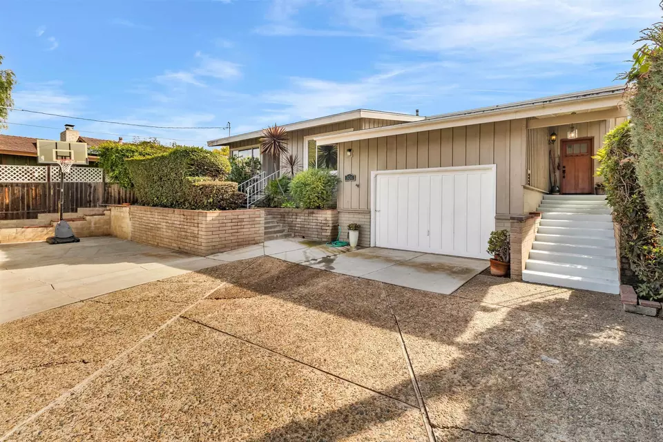 Exterior - 304 Kimball Ter, Chula Vista, CA 91910 photo 2 of 8