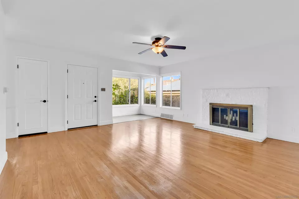 Living - 304 Kimball Ter, Chula Vista, CA 91910 photo 6 of 7