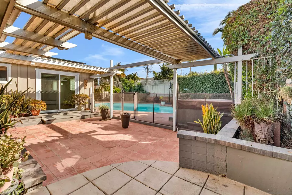 Exterior - 304 Kimball Ter, Chula Vista, CA 91910 photo 4 of 8
