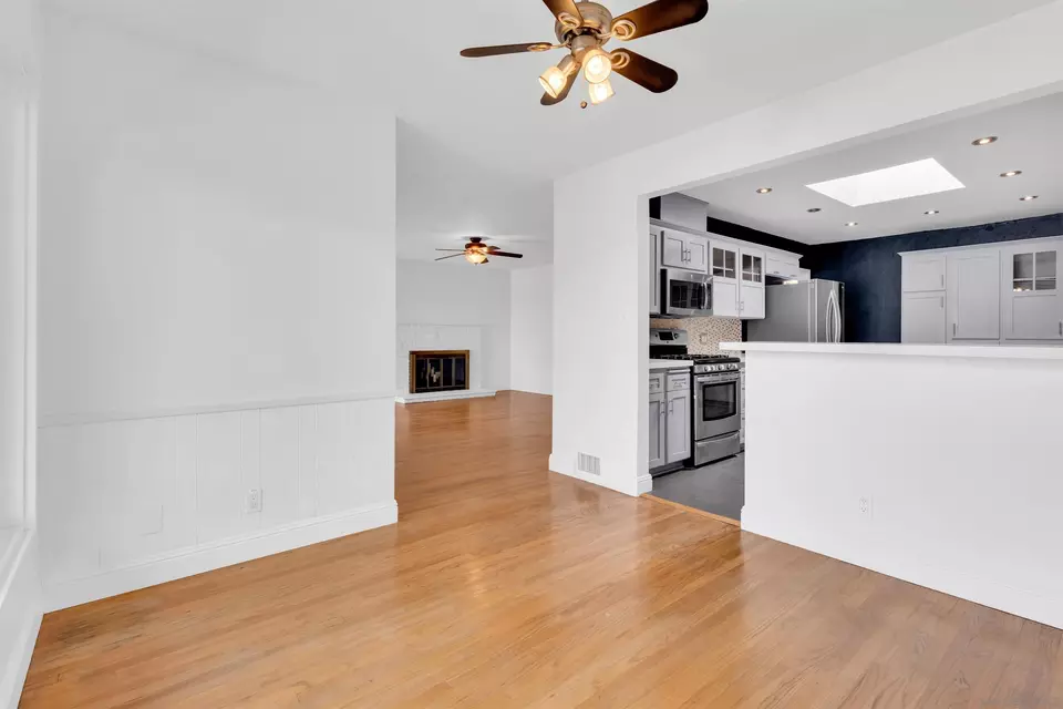 Living - 304 Kimball Ter, Chula Vista, CA 91910 photo 4 of 7