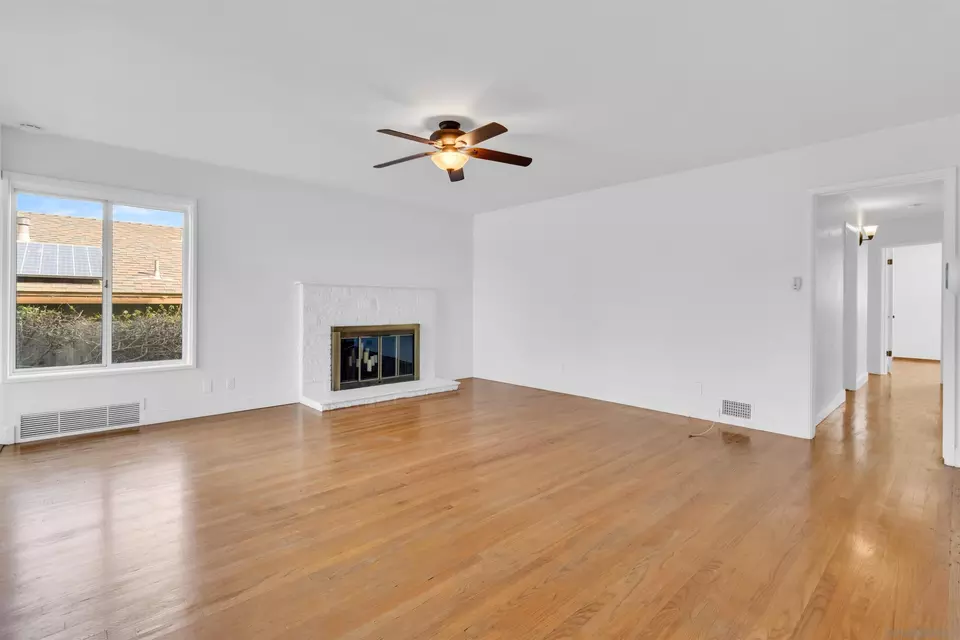 Living - 304 Kimball Ter, Chula Vista, CA 91910 photo 5 of 7