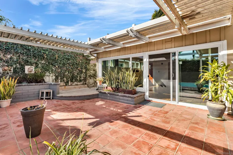 Exterior - 304 Kimball Ter, Chula Vista, CA 91910 photo 5 of 8