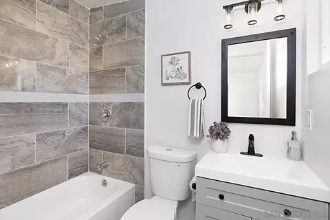 Bath - 1025 Oneonta Ave, Imperial Beach, CA 91932 photo 1 of 1