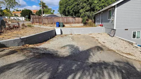Exterior - 720 Sutton Hill Pl, Fallbrook, CA 92028 photo 4 of 7
