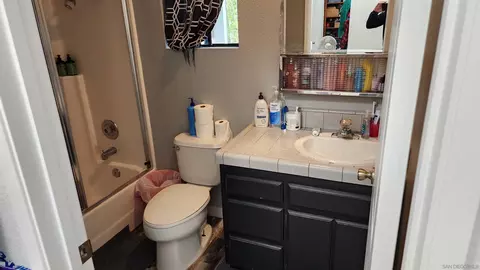 Bath - 720 Sutton Hill Pl, Fallbrook, CA 92028 photo 2 of 2