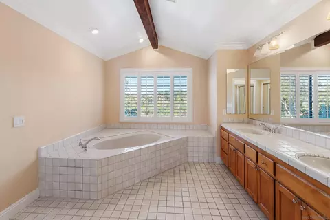 Bath - 15641 Boulder Mountain Rd, Poway, CA 92064 photo 2 of 7