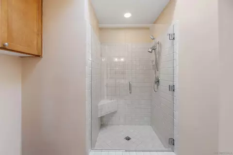Bath - 15641 Boulder Mountain Rd, Poway, CA 92064 photo 3 of 7
