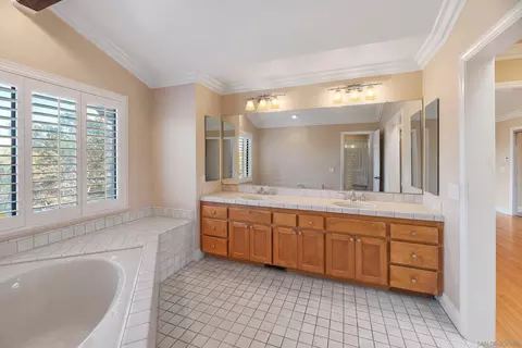 Bath - 15641 Boulder Mountain Rd, Poway, CA 92064 photo 4 of 7
