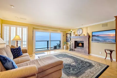 Living - 720 4th St #1, Encinitas, CA 92024 photo 2 of 3