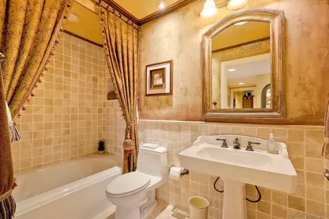 Bath - 720 4th St #1, Encinitas, CA 92024 photo 2 of 2