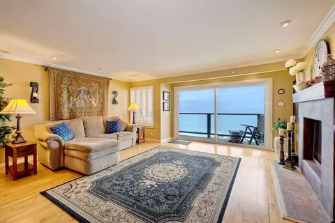 Living - 720 4th St #1, Encinitas, CA 92024 photo 1 of 3