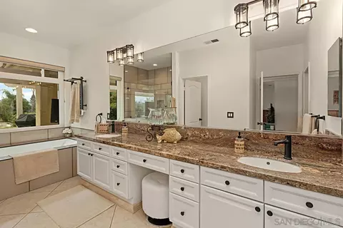 Bath - 2873 Willow Oak, Ramona, CA 92065 photo 1 of 5