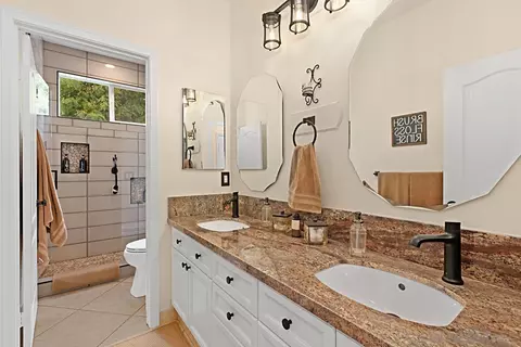 Bath - 2873 Willow Oak, Ramona, CA 92065 photo 5 of 5
