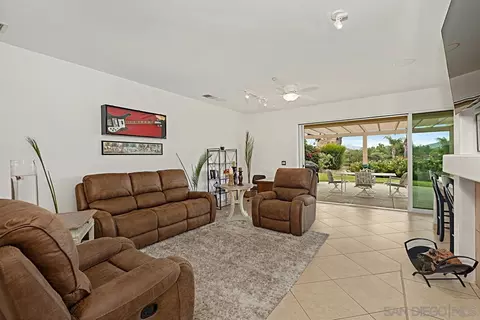 Living - 2873 Willow Oak, Ramona, CA 92065 photo 2 of 3