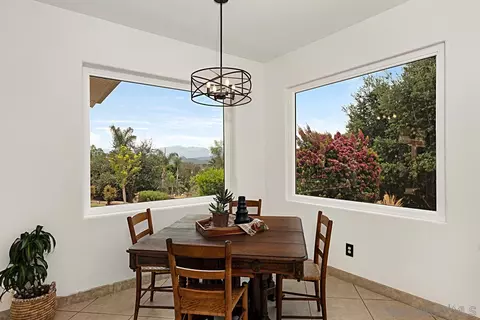 Dining - 2873 Willow Oak, Ramona, CA 92065 photo 1 of 3