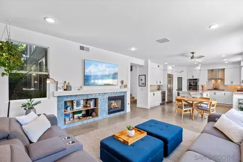 Living - 574 Kristen Ct, Encinitas, CA 92024 photo 6 of 7