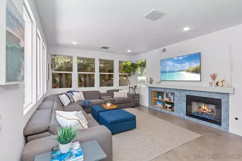 Living - 574 Kristen Ct, Encinitas, CA 92024 photo 4 of 7