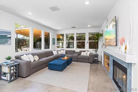 Living - 574 Kristen Ct, Encinitas, CA 92024 photo 3 of 7