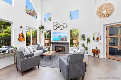 Living - 574 Kristen Ct, Encinitas, CA 92024 photo 1 of 7