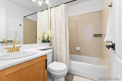Bath - 574 Kristen Ct, Encinitas, CA 92024 photo 5 of 5