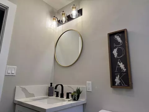 Bath - 8561 Dobyns Dr, Santee, CA 92071 photo 6 of 7