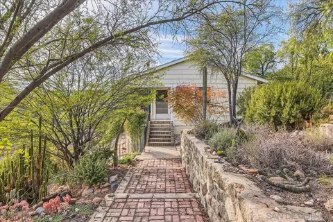 10810 Palm Row Dr, Lakeside, CA 92040