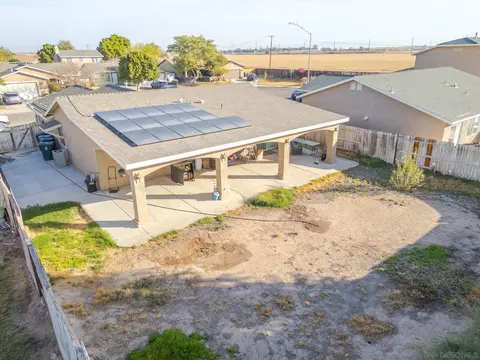 1124 Willow Ct, Brawley, CA 92227 photo 4