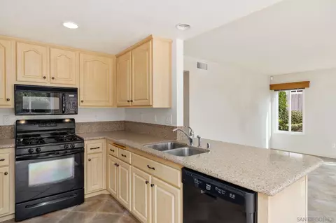 1235 Larchwood Dr, Oceanside, CA 92056 photo 5