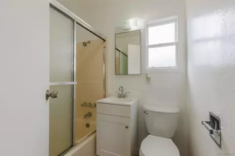 Bath - 404 W 9th Ave, Escondido, CA 92025 photo 1 of 2