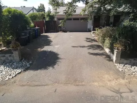 819 Hampton Ct, Vista, CA 92081 photo 3
