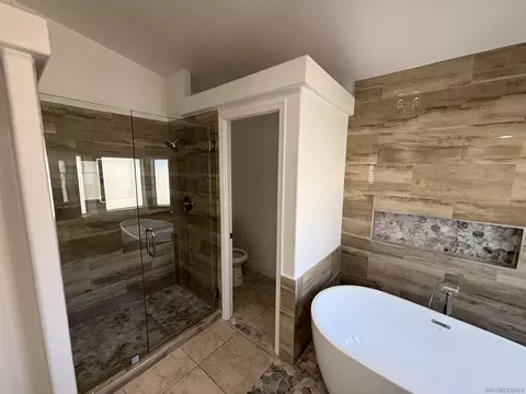 Bath - 2440 Daley St, Ramona, CA 92065 photo 2 of 4