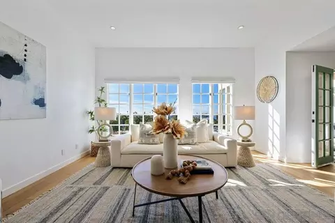 Living - 334 Playa Blanca, Encinitas, CA 92024 photo 3 of 4
