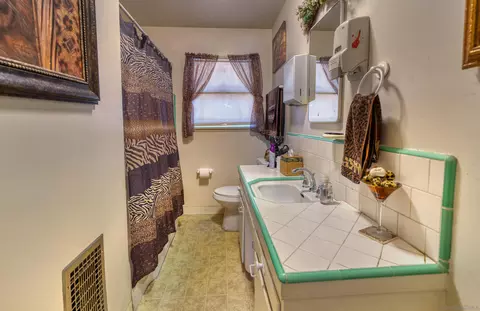 Bath - 525 D St, Ramona, CA 92065 photo 1 of 1