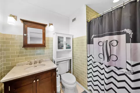 Bath - 501 Danny St, El Cajon, CA 92021 photo 1 of 2