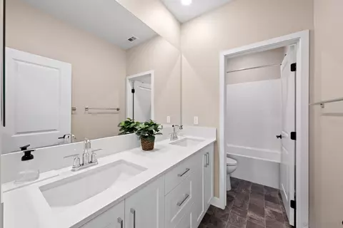 Bath - 2310 Venus Ct, Spring Valley, CA 91977 photo 2 of 4