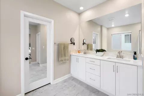 Bath - 2310 Venus Ct, Spring Valley, CA 91977 photo 3 of 4