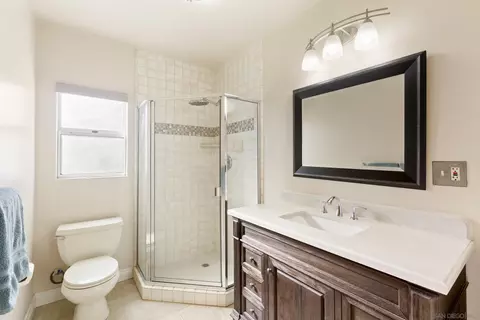 Bath - 15985-87 Wood Valley Trl, Jamul, CA 91935 photo 4 of 9
