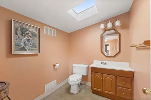 Bath - 15985-87 Wood Valley Trl, Jamul, CA 91935 photo 7 of 9