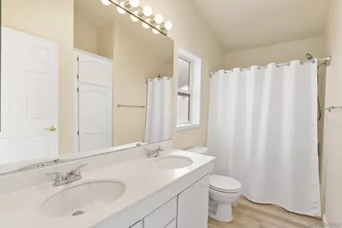 Bath - 15985-87 Wood Valley Trl, Jamul, CA 91935 photo 8 of 9