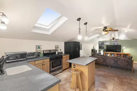 Kitchen - 15985-87 Wood Valley Trl, Jamul, CA 91935 photo 4 of 6