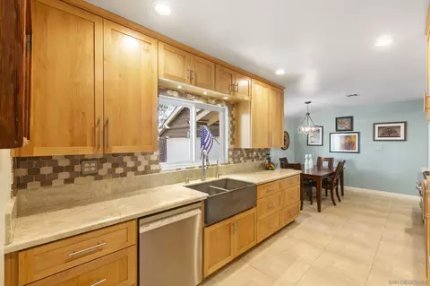 Kitchen - 15985-87 Wood Valley Trl, Jamul, CA 91935 photo 3 of 6