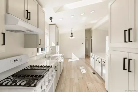 Kitchen - 15985-87 Wood Valley Trl, Jamul, CA 91935 photo 6 of 6
