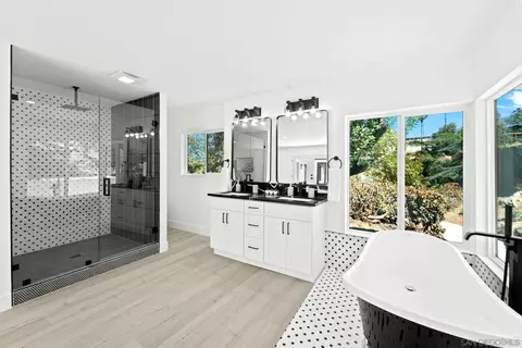 Bath - 9130 Edgewood Dr, La Mesa, CA 91941 photo 5 of 8
