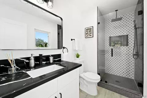 Bath - 9130 Edgewood Dr, La Mesa, CA 91941 photo 2 of 8