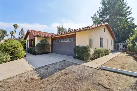 13775 Whispering Meadows Ln, Jamul, CA 91935 photo 2