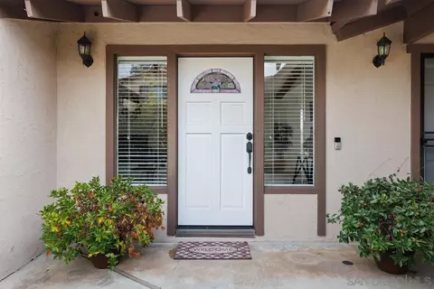 743 Carnation Ln, Fallbrook, CA 92028 photo 4