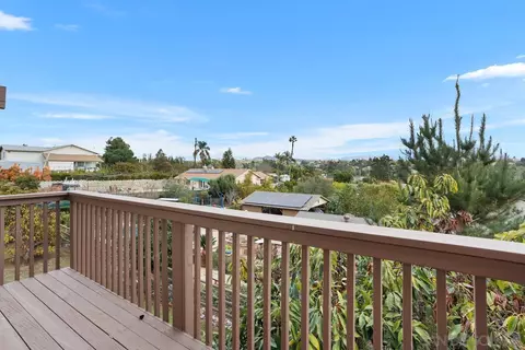 743 Carnation Ln, Fallbrook, CA 92028 photo 9