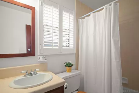 Bath - 953 Olive Ave, Coronado, CA 92118 photo 5 of 5