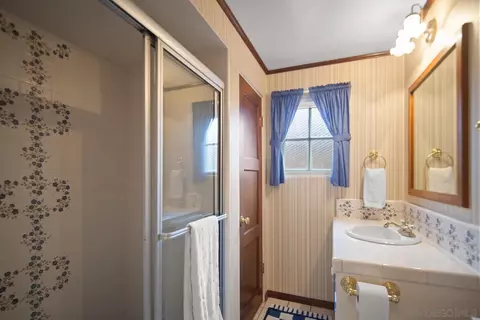 Bath - 953 Olive Ave, Coronado, CA 92118 photo 2 of 5